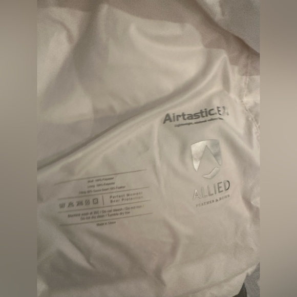 PERFECT MOMENT SKI JACKET - NEW WITH TAGS - Picture 6 of 9